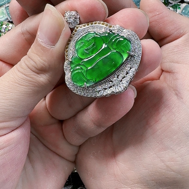 翡翠颈饰未镶嵌天然A货翡翠放漏