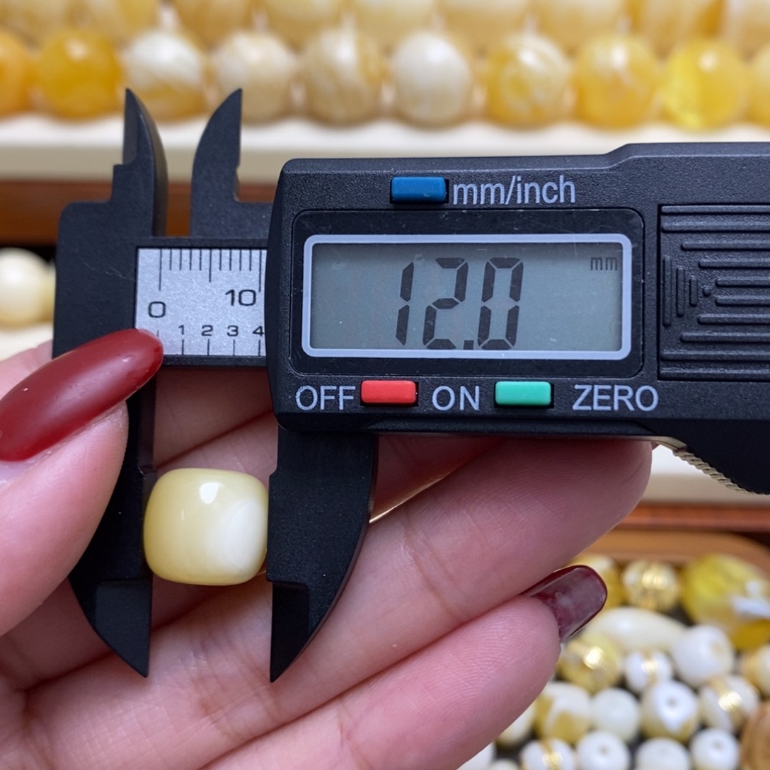 琥珀珠宝奇石未镶嵌余*。