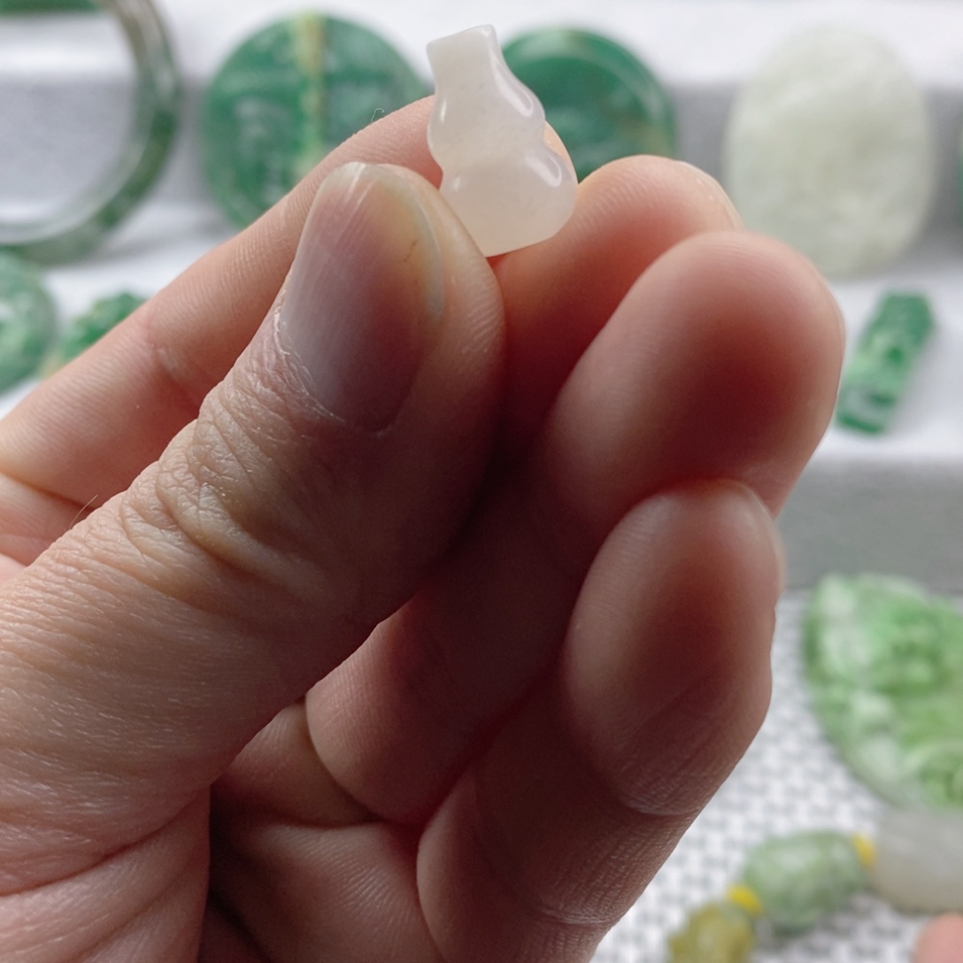 河***咚独山玉未镶嵌颈饰