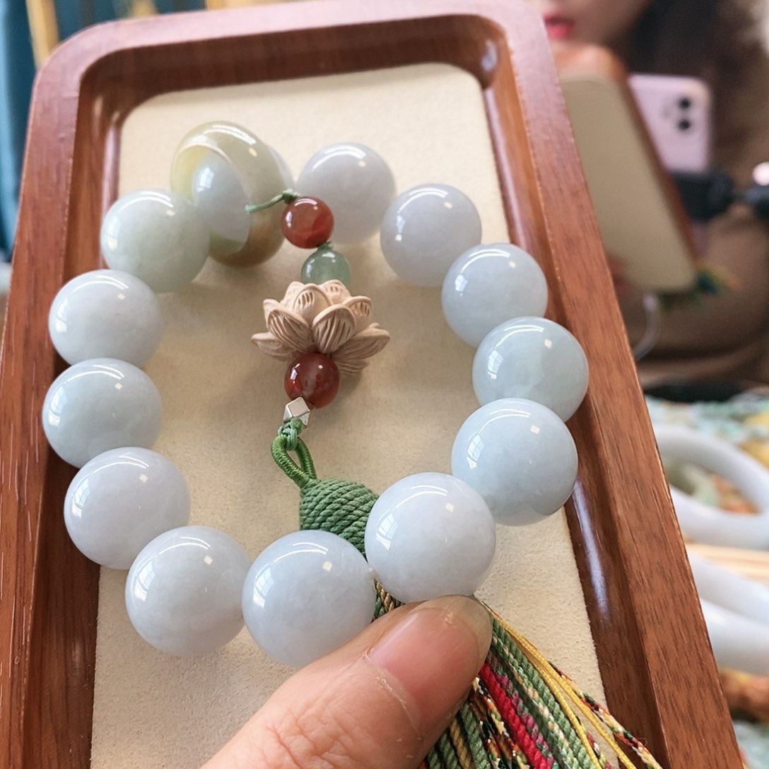 翡翠颈饰未镶嵌翡翠手串