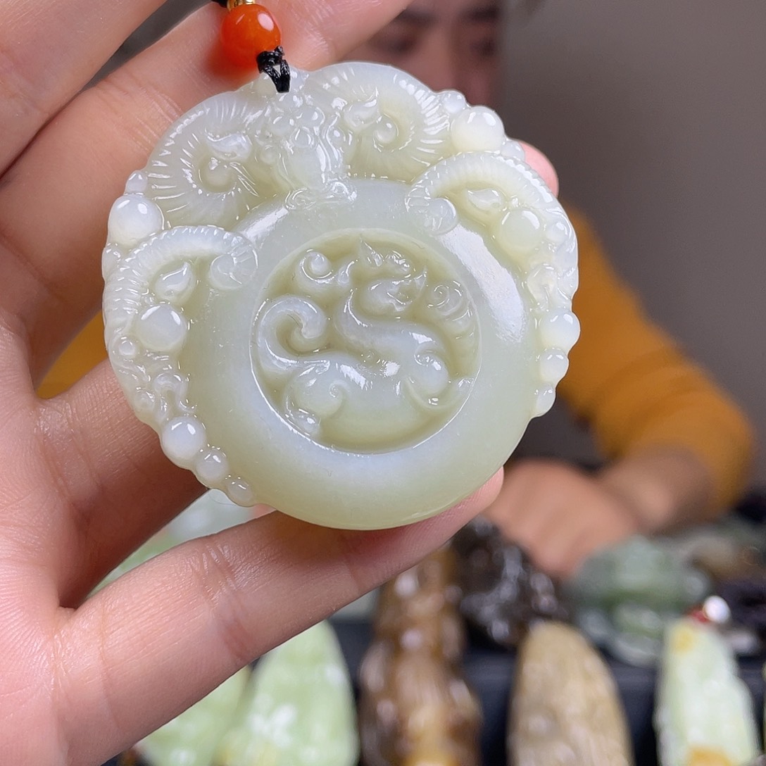 和田玉未镶嵌颈饰