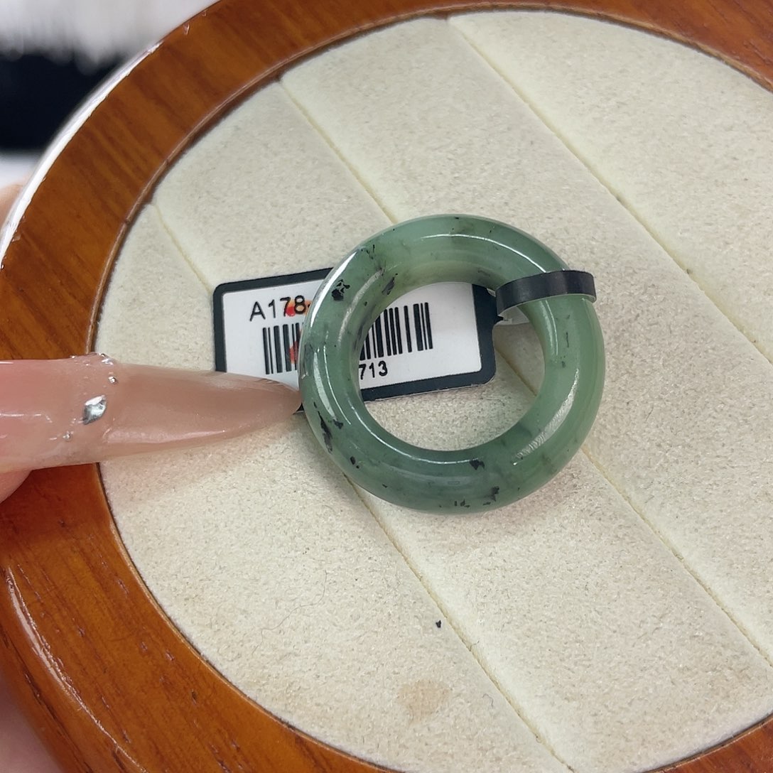 和田玉未镶嵌戒指l6 乌兰海甜甜圈。15.6。不退换