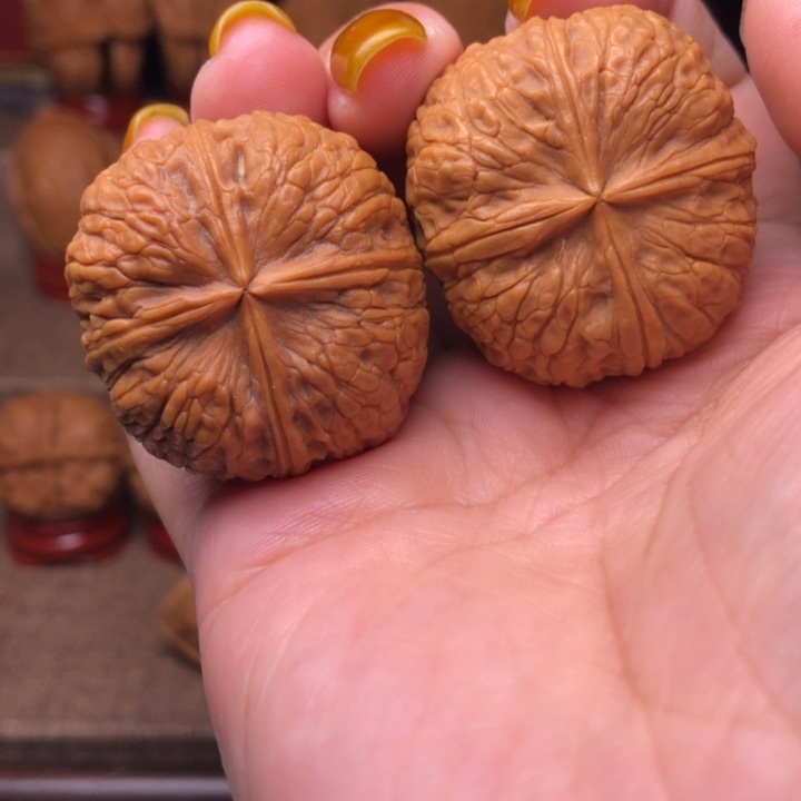 文玩核桃把件2号状元红四楞35尺