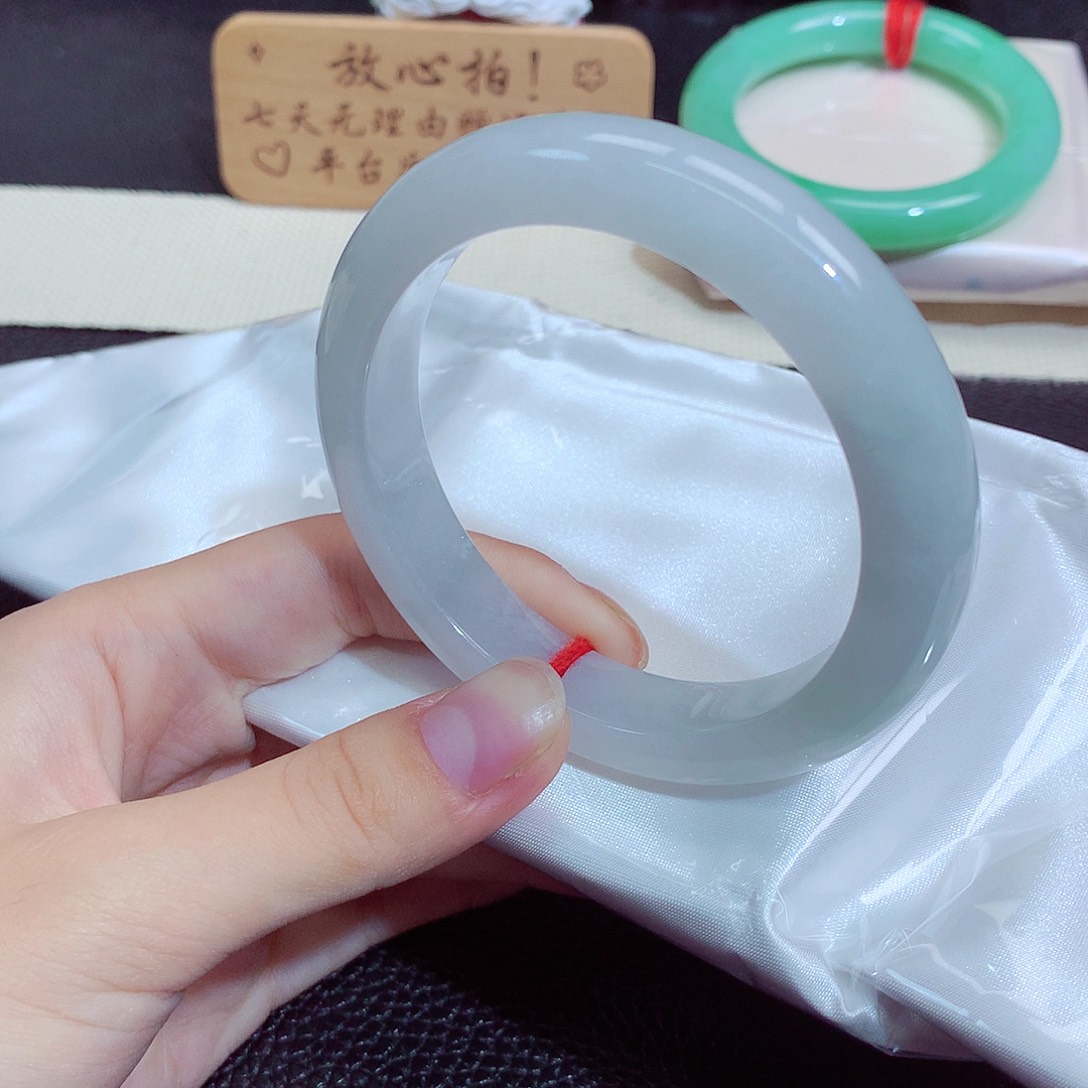 翡翠未镶嵌手镯9009
