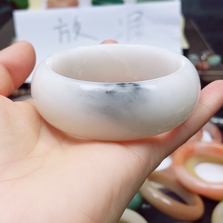 石英质玉手镯未镶嵌