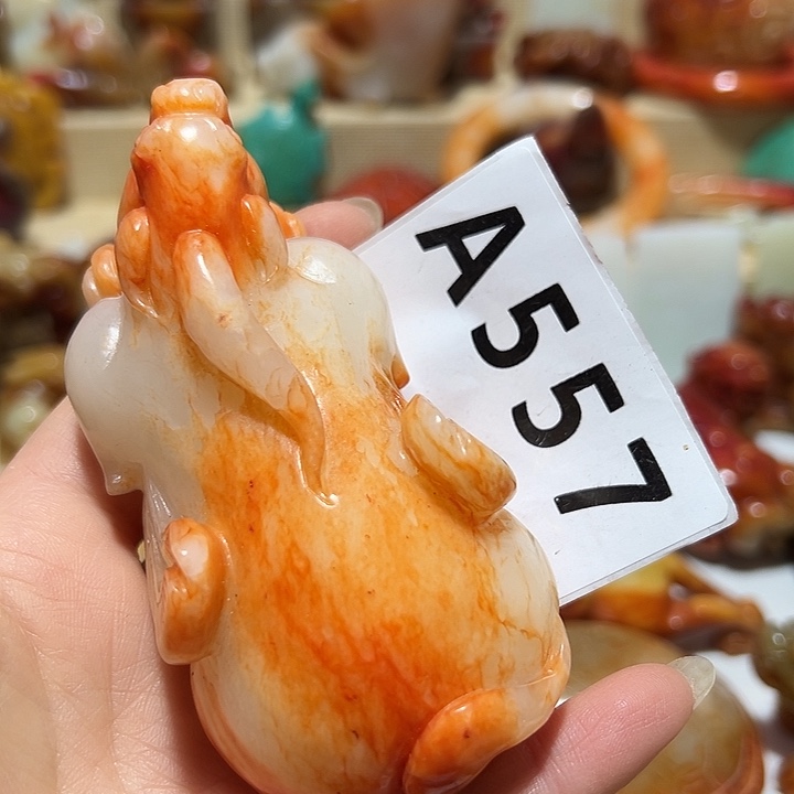 豪***威和田玉未镶嵌颈饰