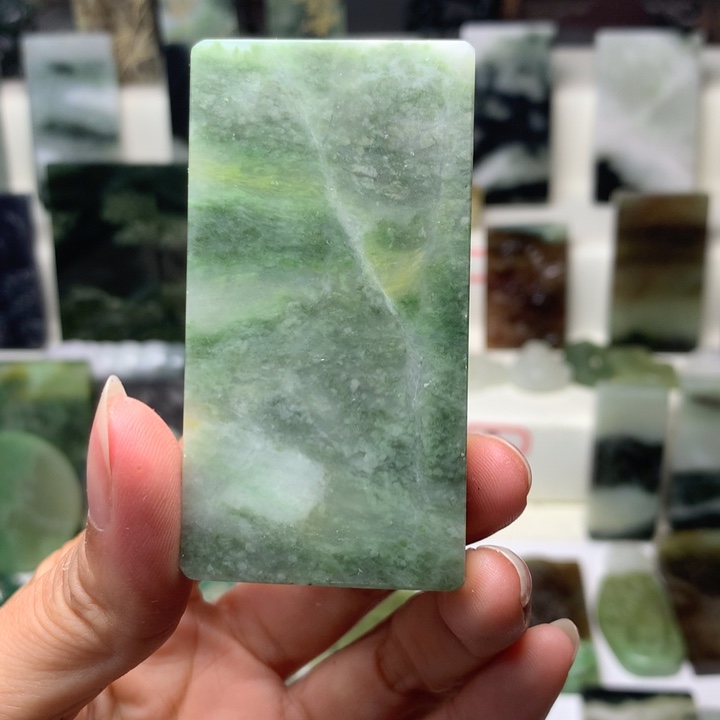 独山玉未镶嵌颈饰