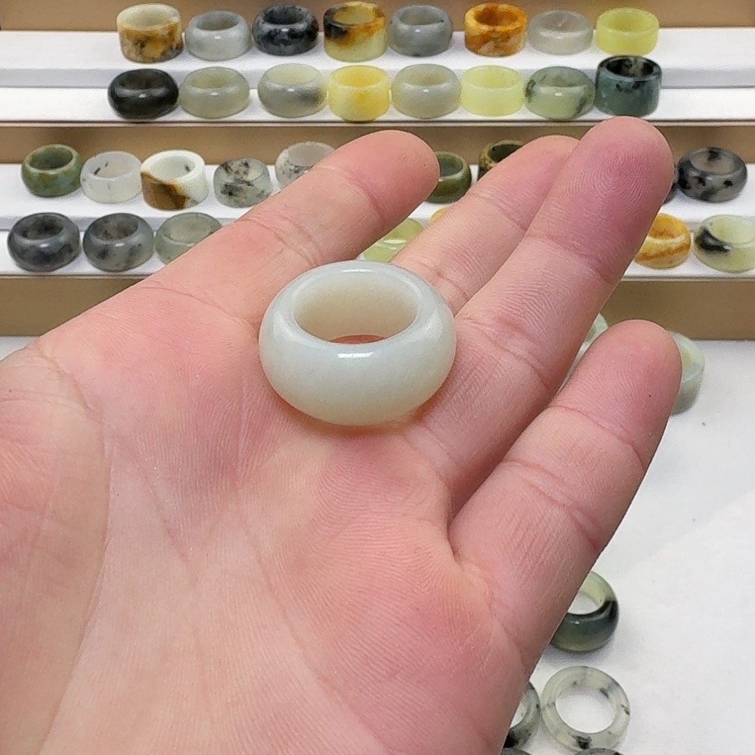 蛇纹石玉未镶嵌戒指