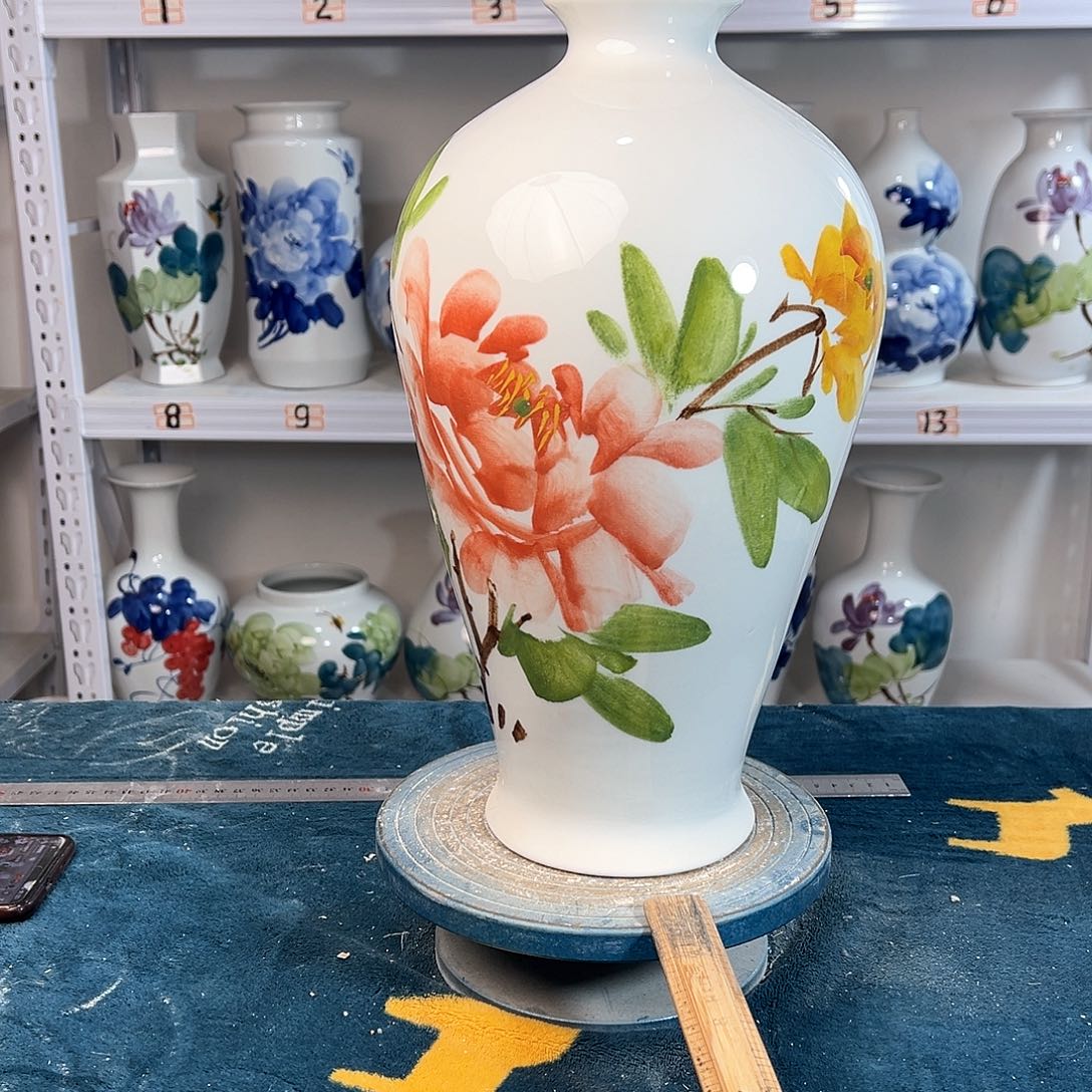 摆件景德镇陶瓷梅红绿牡