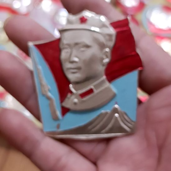 铝木****强圆形红色文字像章