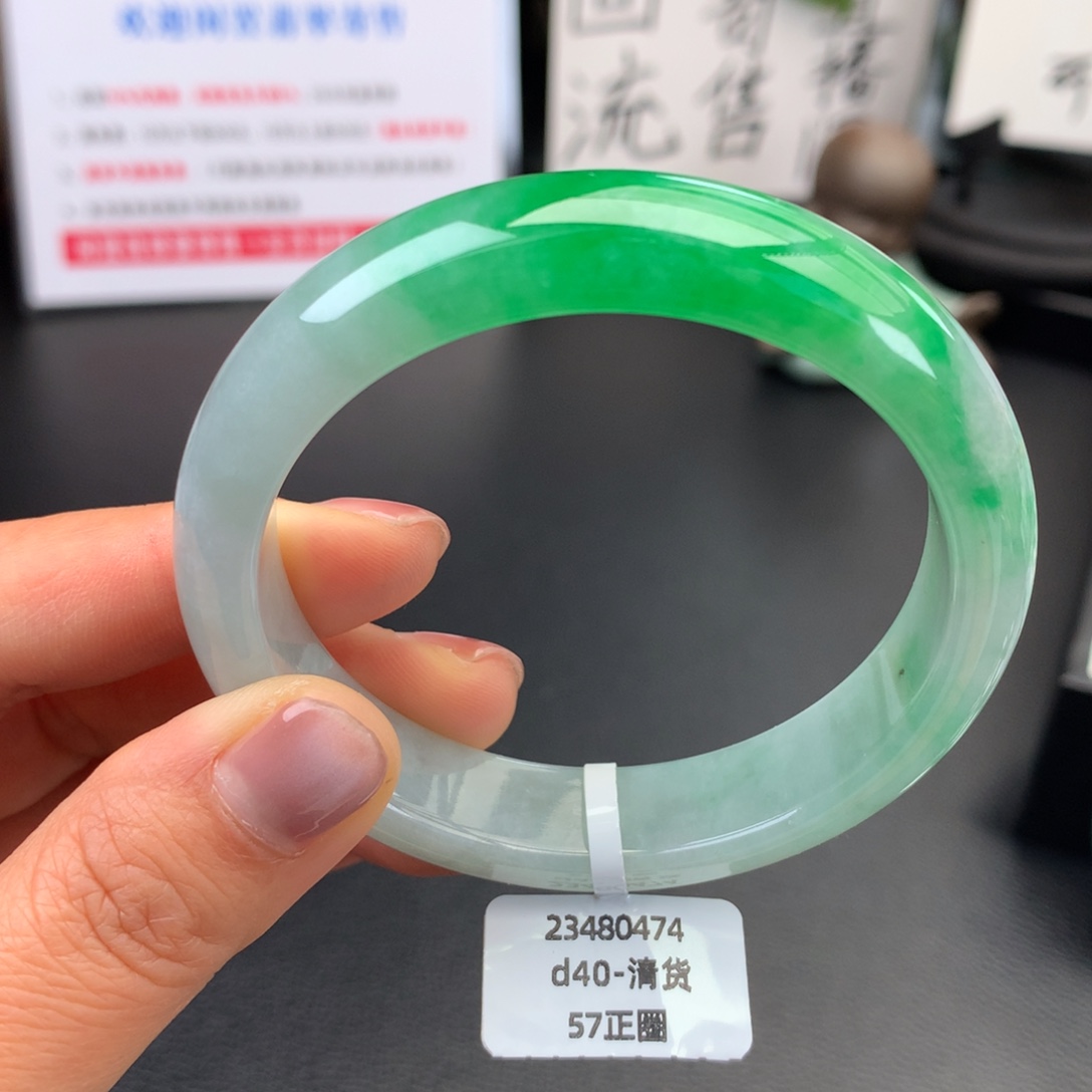 翡翠未镶嵌手镯糯冰辣阳绿无纹裂【清货强推】