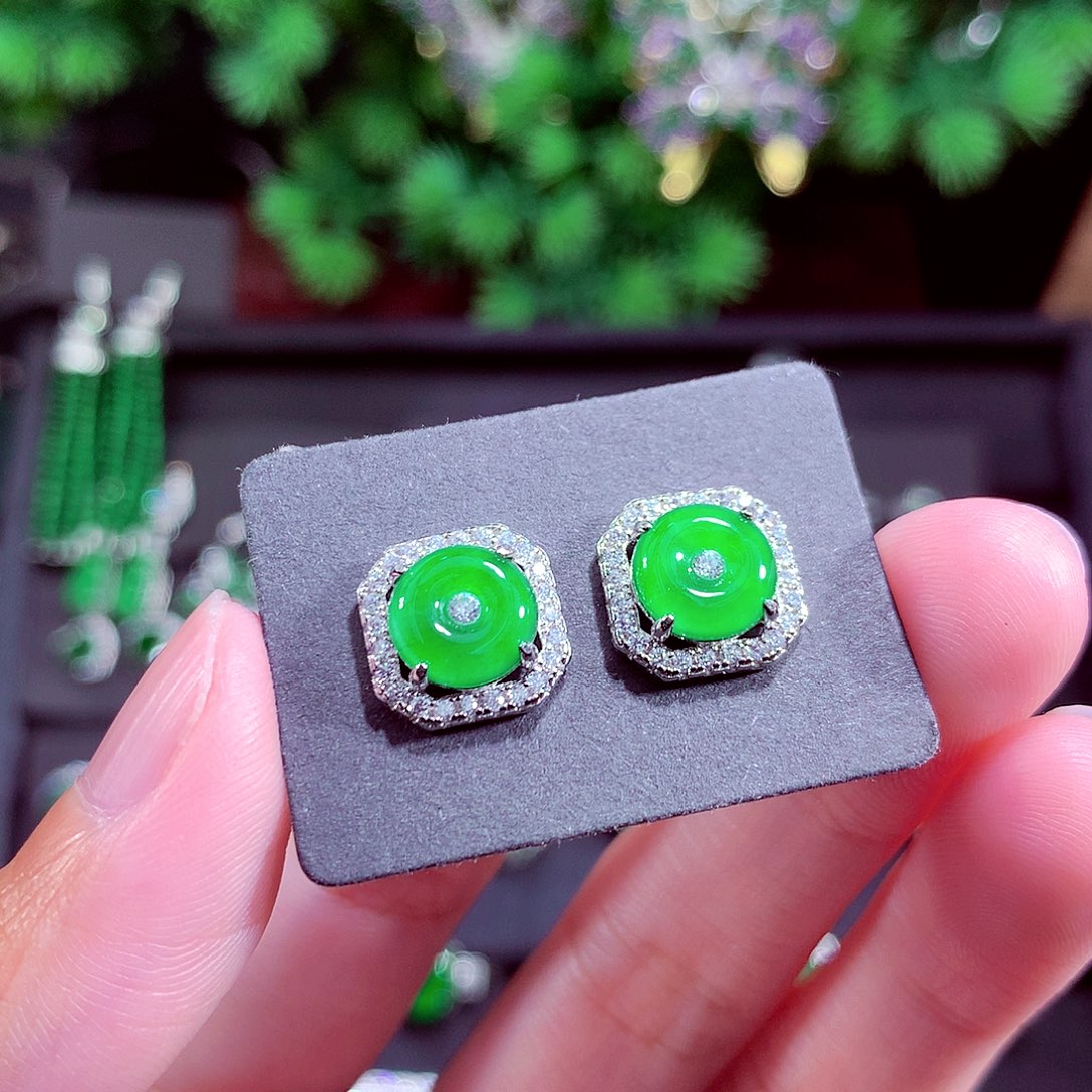 颈饰未镶嵌翡翠天然