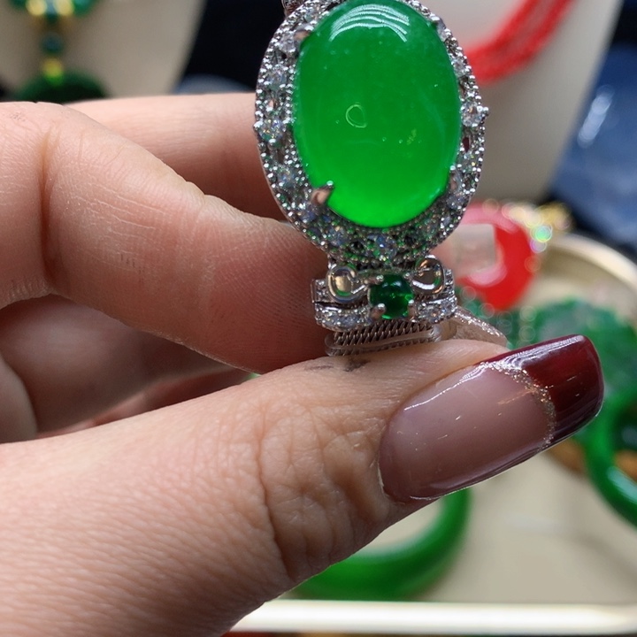 翡翠颈饰未镶嵌吊坠