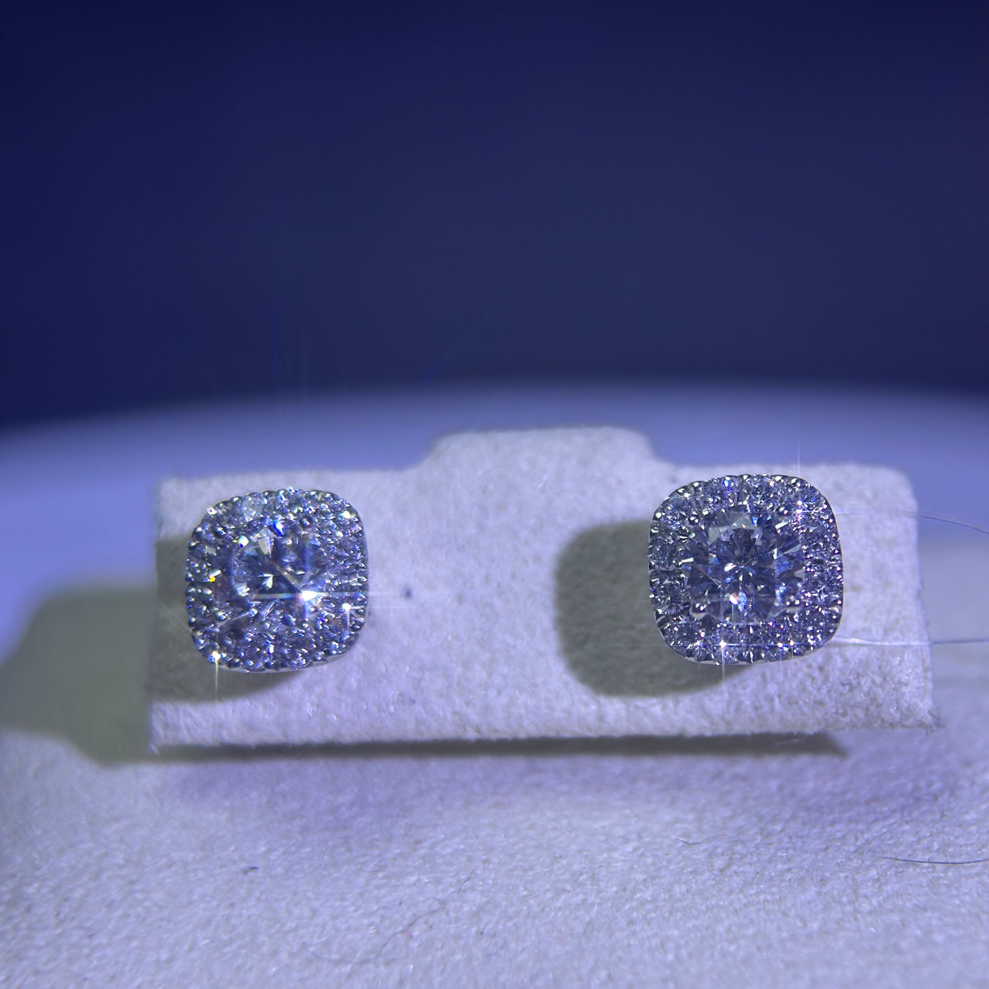 实验室培育钻石铂金950镶嵌耳钉百搭1.95g D：0.668 d：0.29