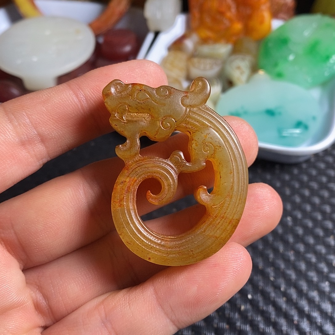 岫岩老玉（透闪石质玉）未镶嵌珠宝奇石