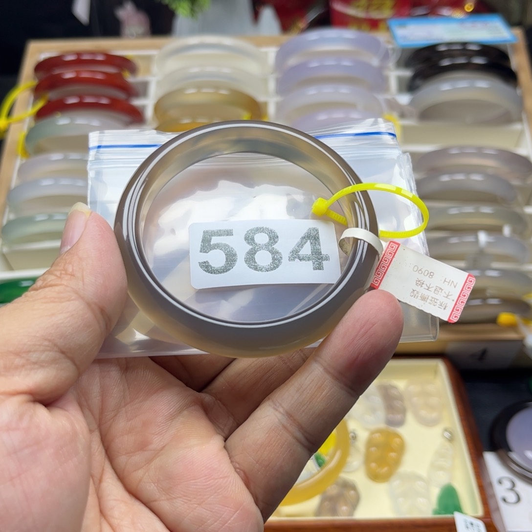 玛瑙/玉髓手镯未镶嵌k****