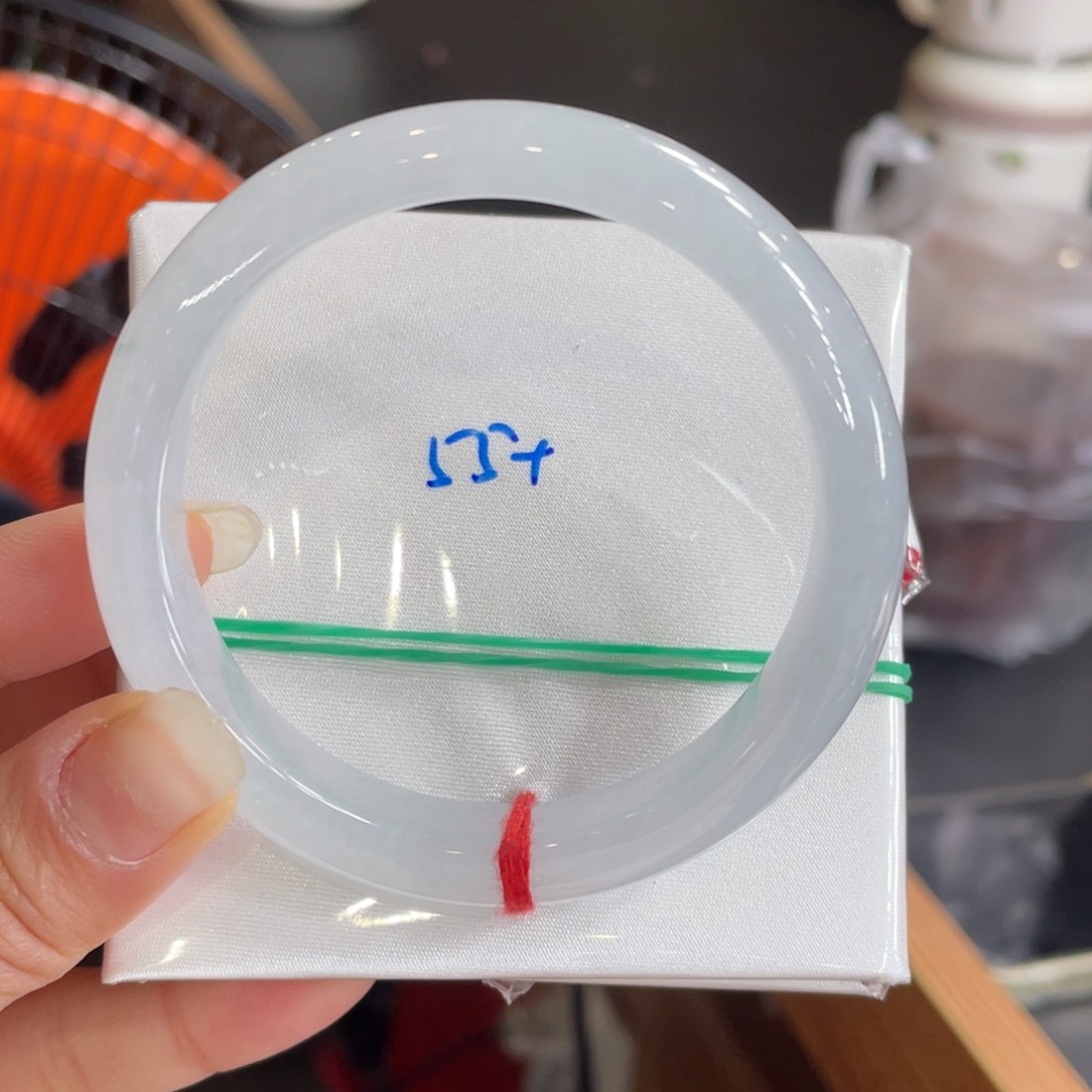 翡翠手镯未镶嵌翡翠手镯