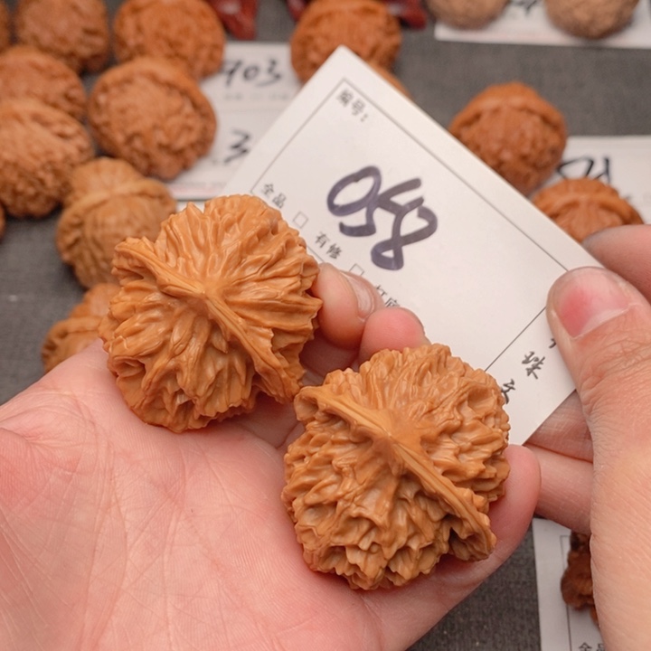 文玩核桃吊坠44帝王058