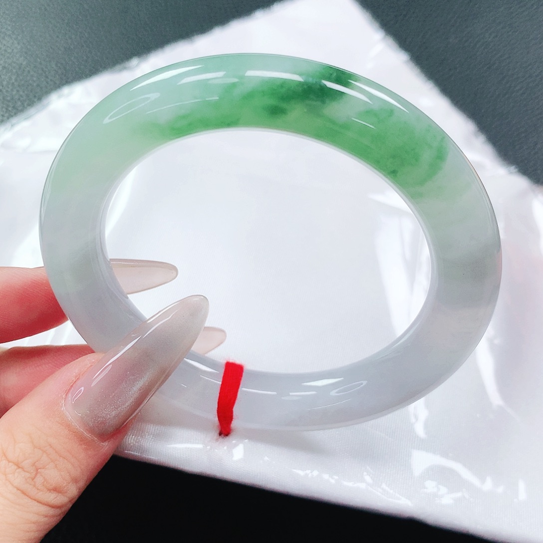 翡翠手镯未镶嵌 53圈