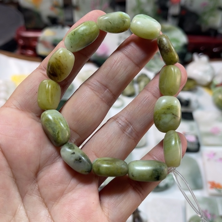 独山玉未镶嵌颈饰