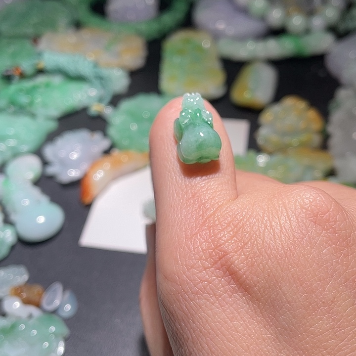 颈饰未镶嵌翡翠天