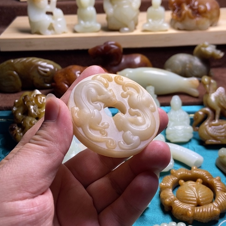 金***开和田玉未镶嵌挂件