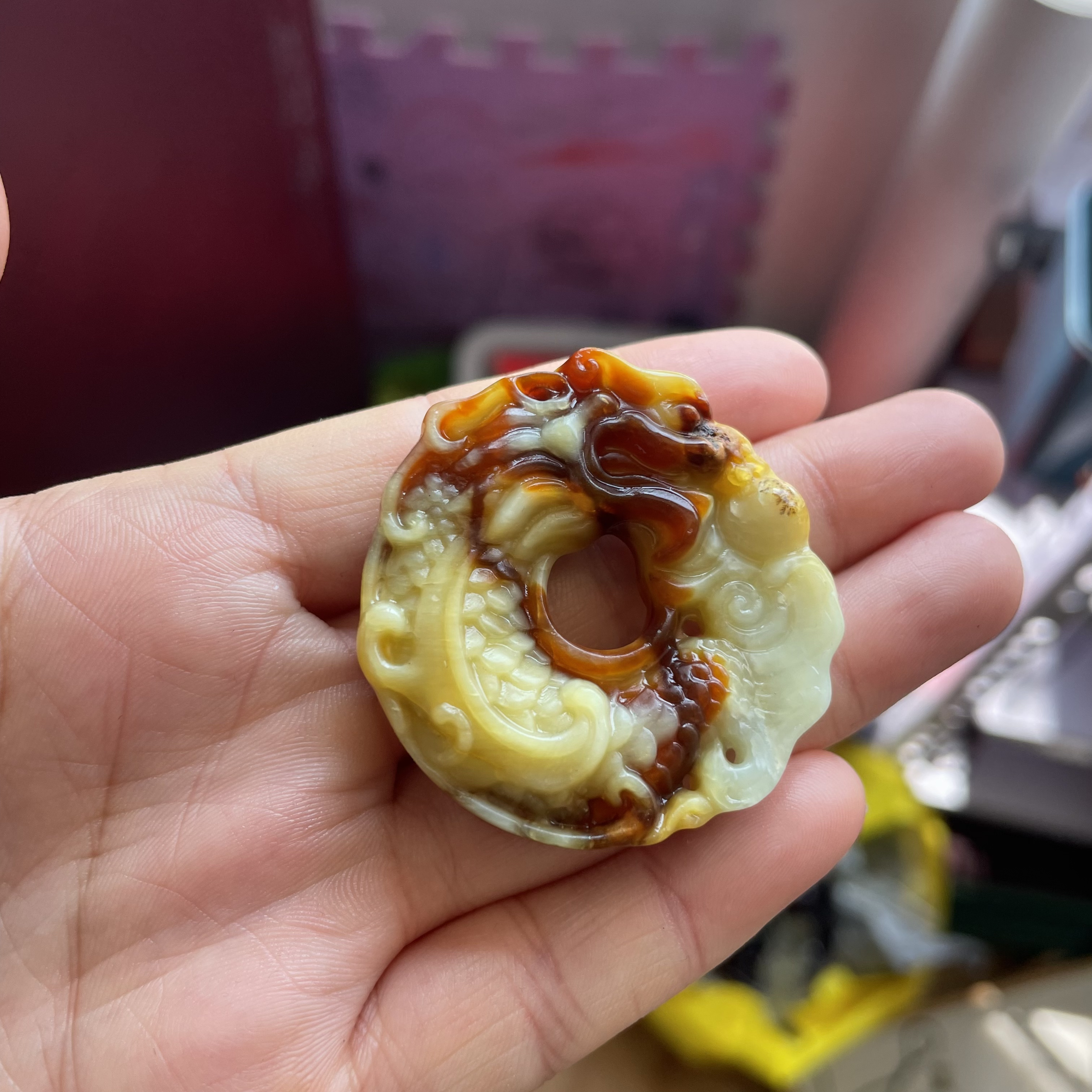 岫玉花玉龙鱼扣吊坠