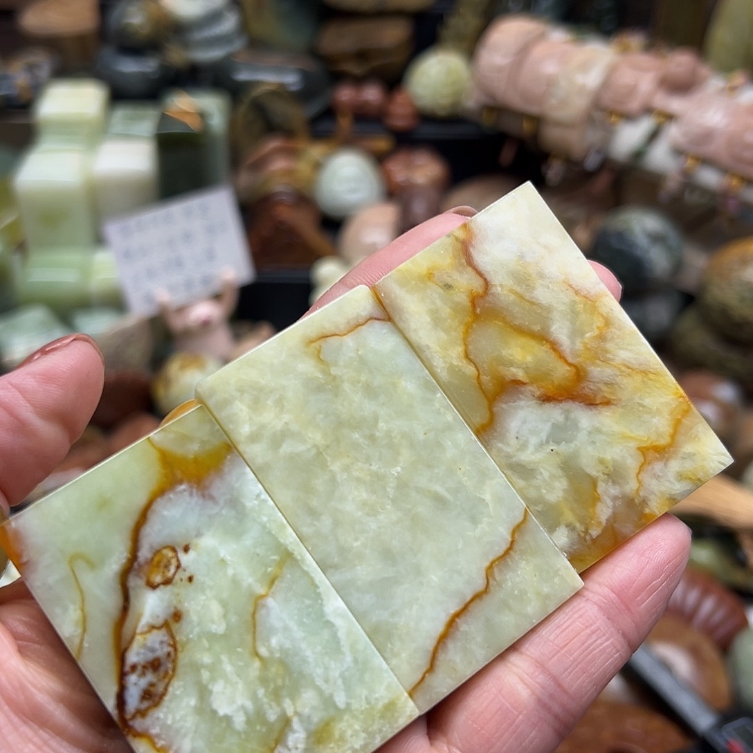 吃***懒岫玉未镶嵌颈饰花玉无事牌三个