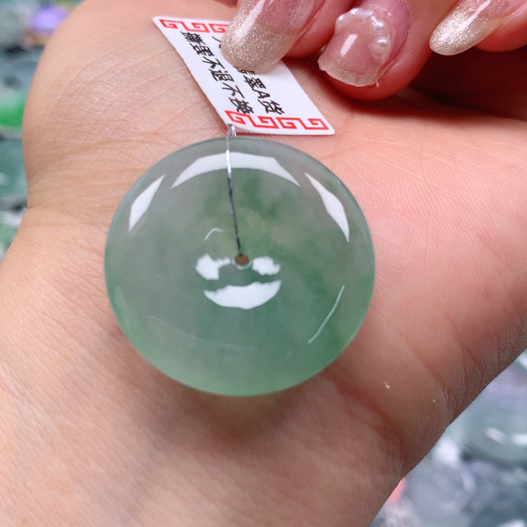 翡翠颈饰未镶嵌天然翡翠