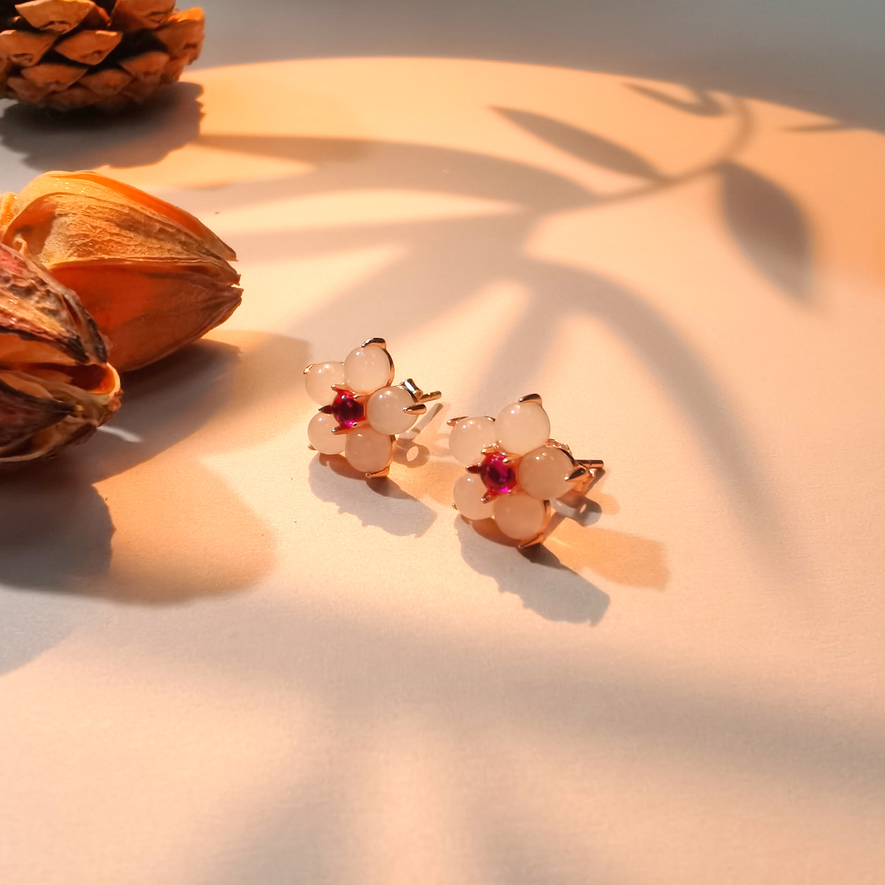 【洛一珠宝】天然和田玉藕粉花花耳钉桃花五瓣花