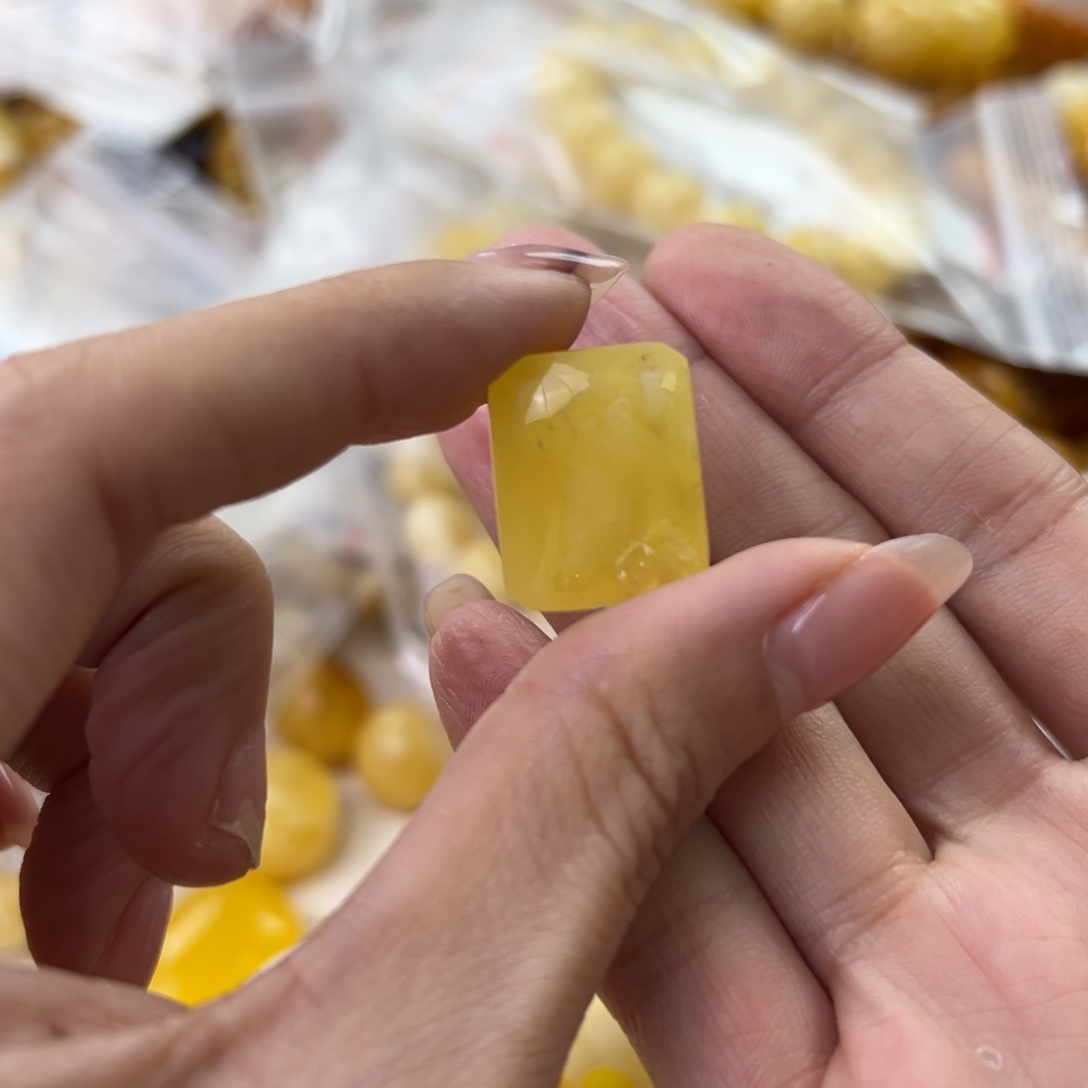 琥珀珠宝奇石未镶嵌