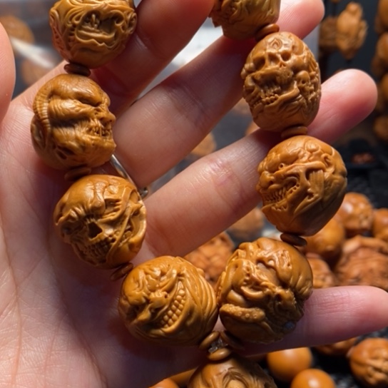 橄榄核吊坠向死而生