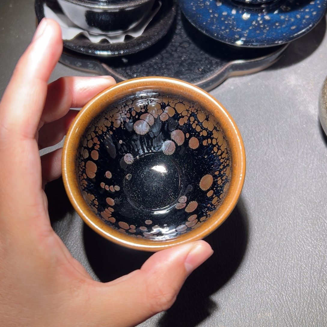 茶盏这个时候才开始发