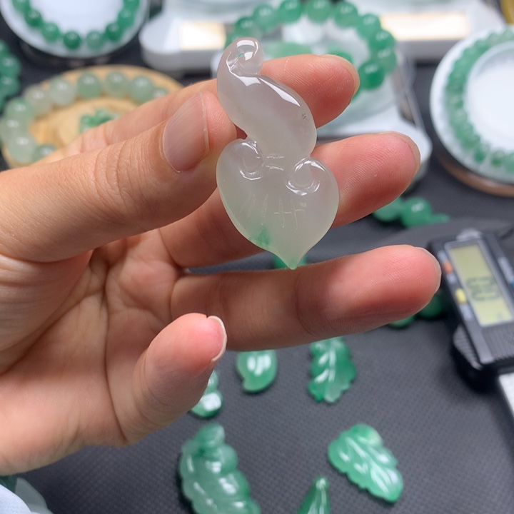 石英质玉颈饰未镶嵌