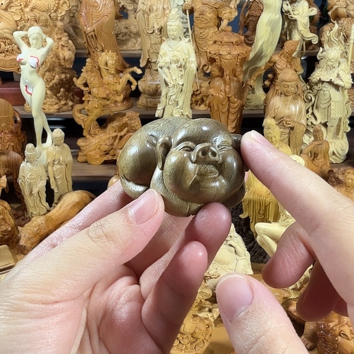 纵****金丝楠福猪手把件