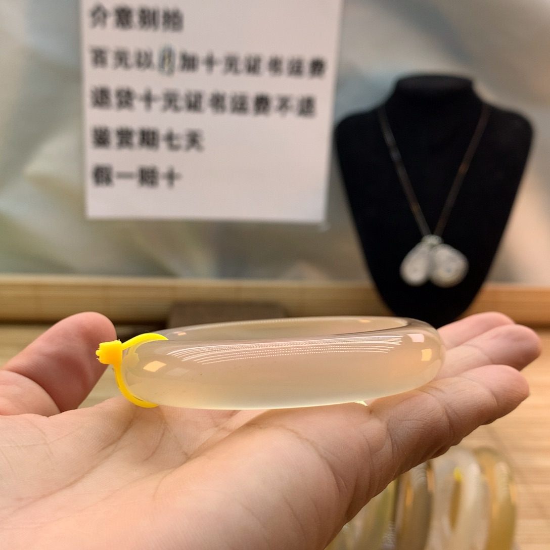 玛瑙/玉髓手镯未镶嵌