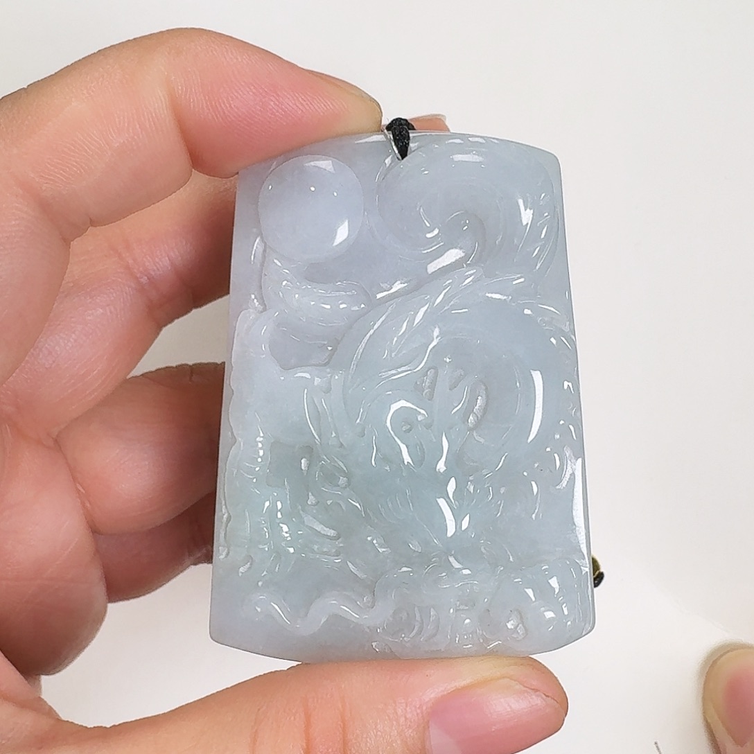 翡翠颈饰未镶嵌龙牌
