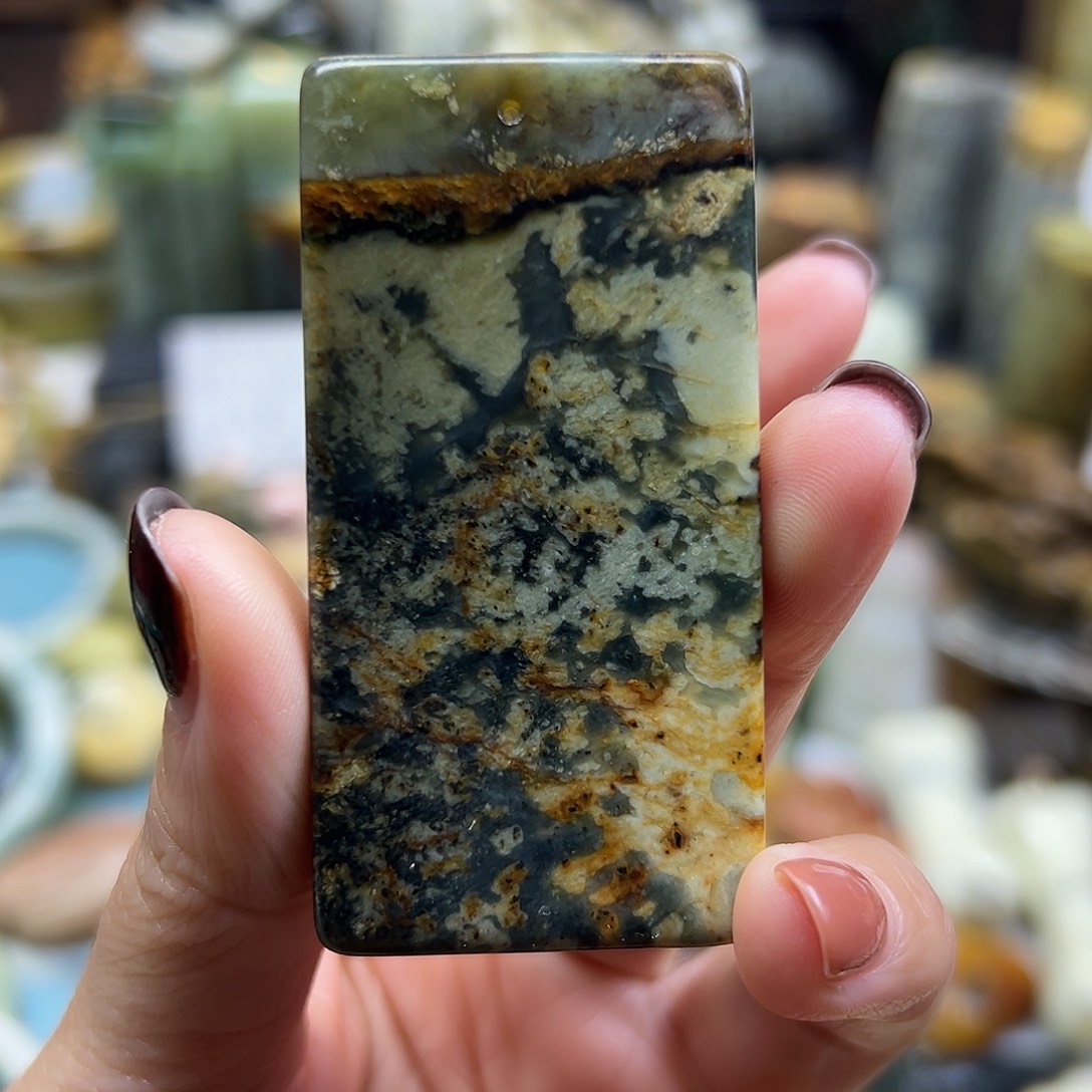 岫玉未镶嵌颈饰花玉无事牌