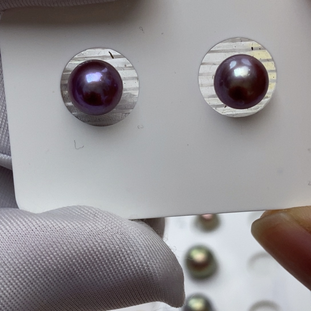 银S925镶嵌8-9紫的耳钉淡水珍珠