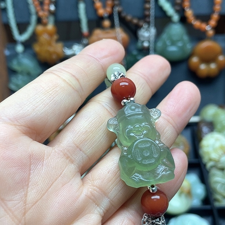 未镶嵌蛇纹石玉颈饰