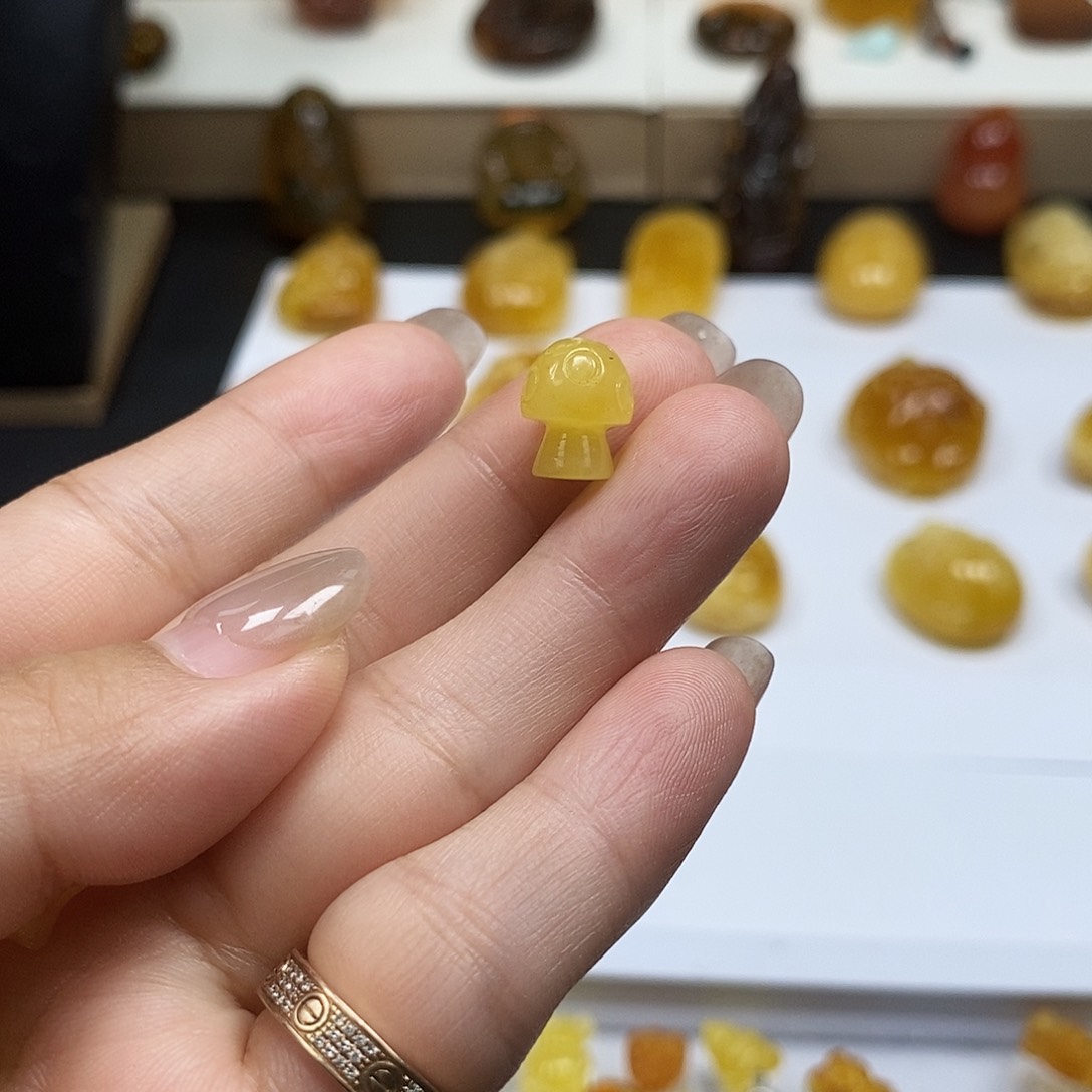 未镶嵌颈饰琥珀蜜蜡