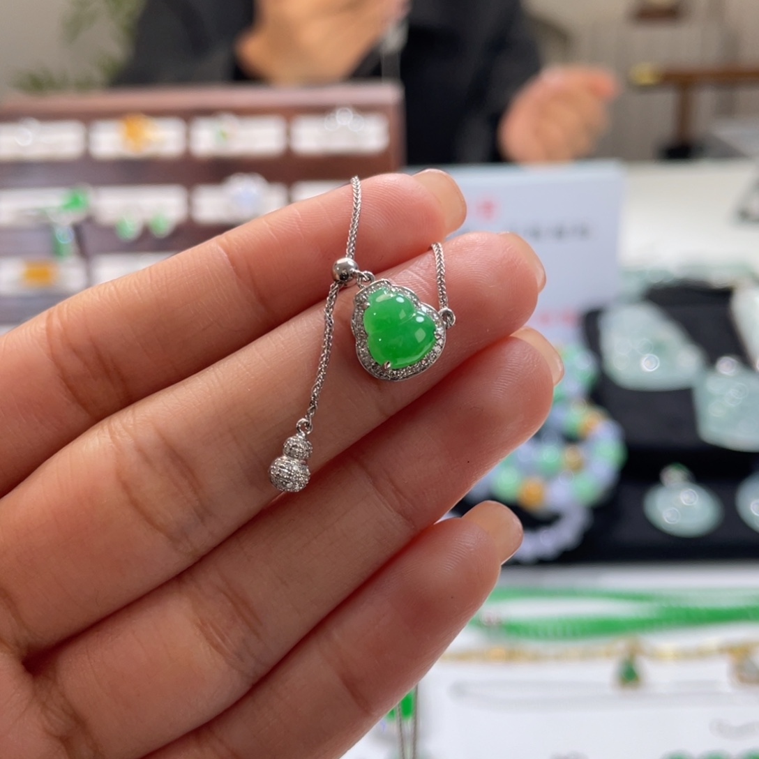 翡翠18K金镶嵌颈饰葫芦套链