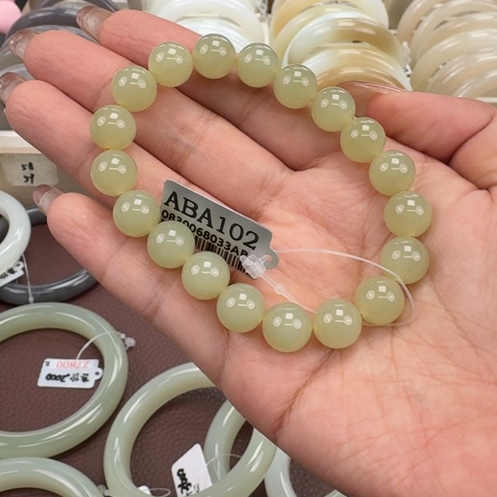 Y****和田玉未镶嵌手镯