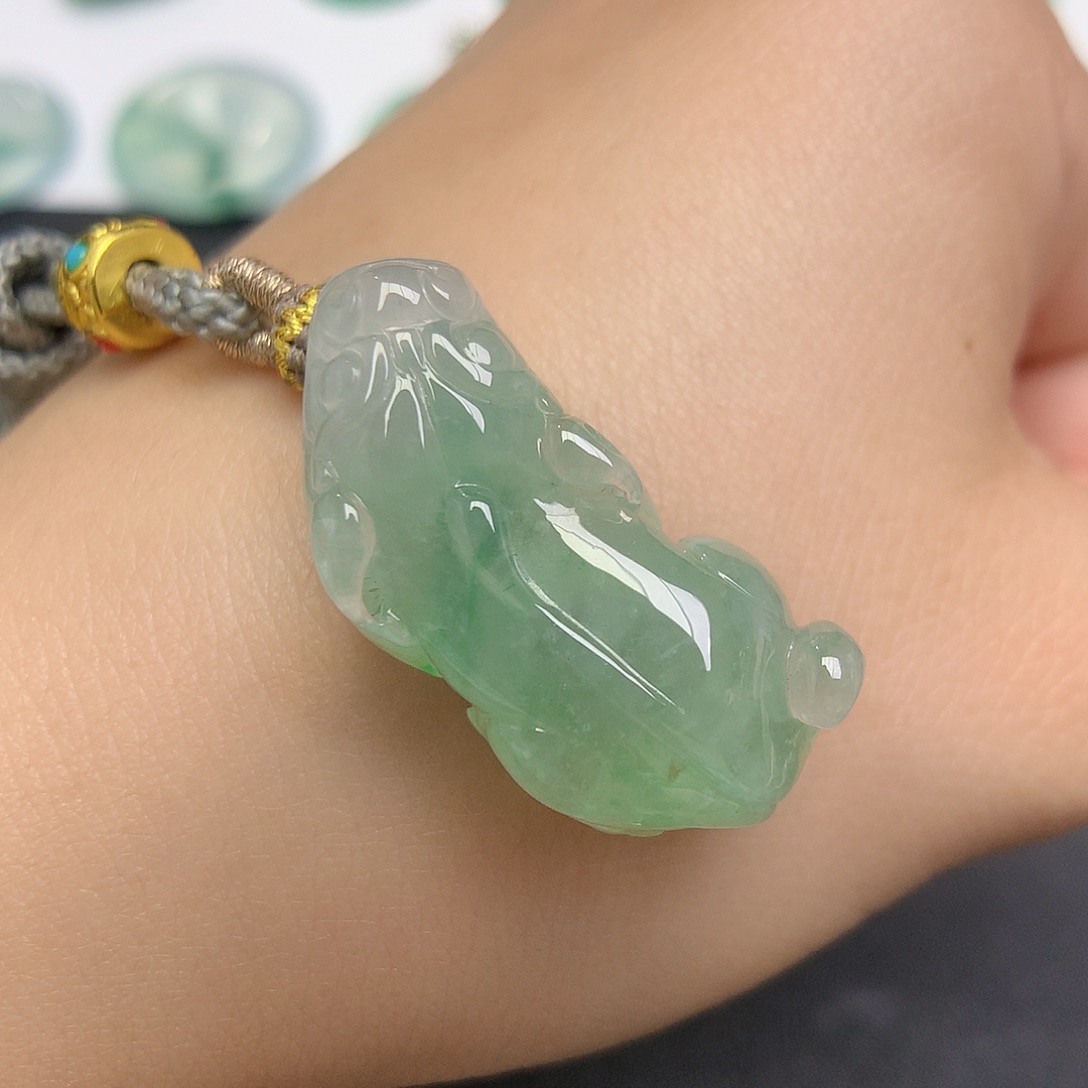 翡翠颈饰未镶嵌貔貅