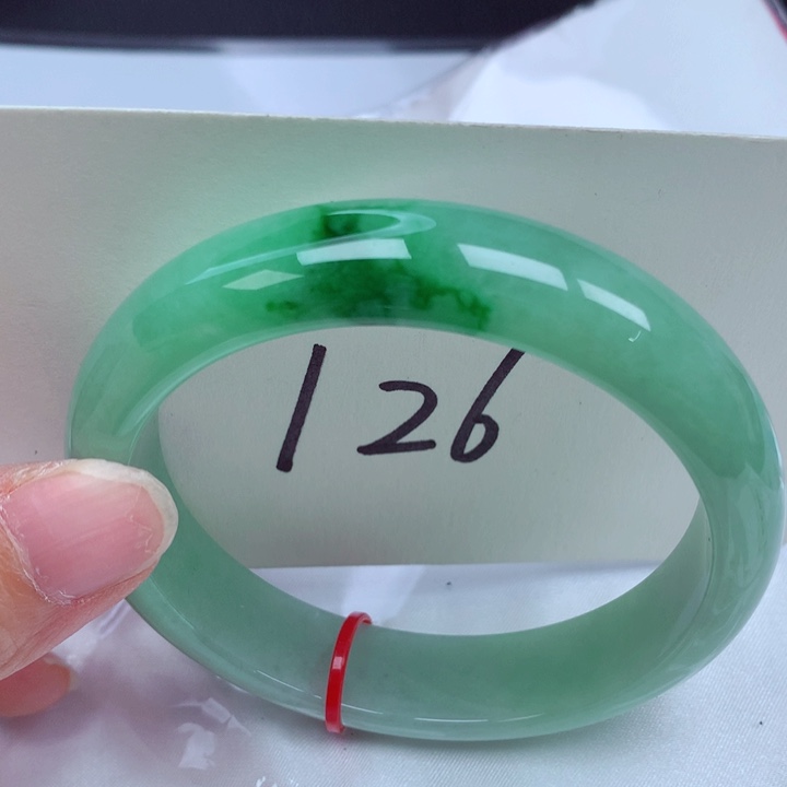 翡翠手镯未镶嵌翡翠