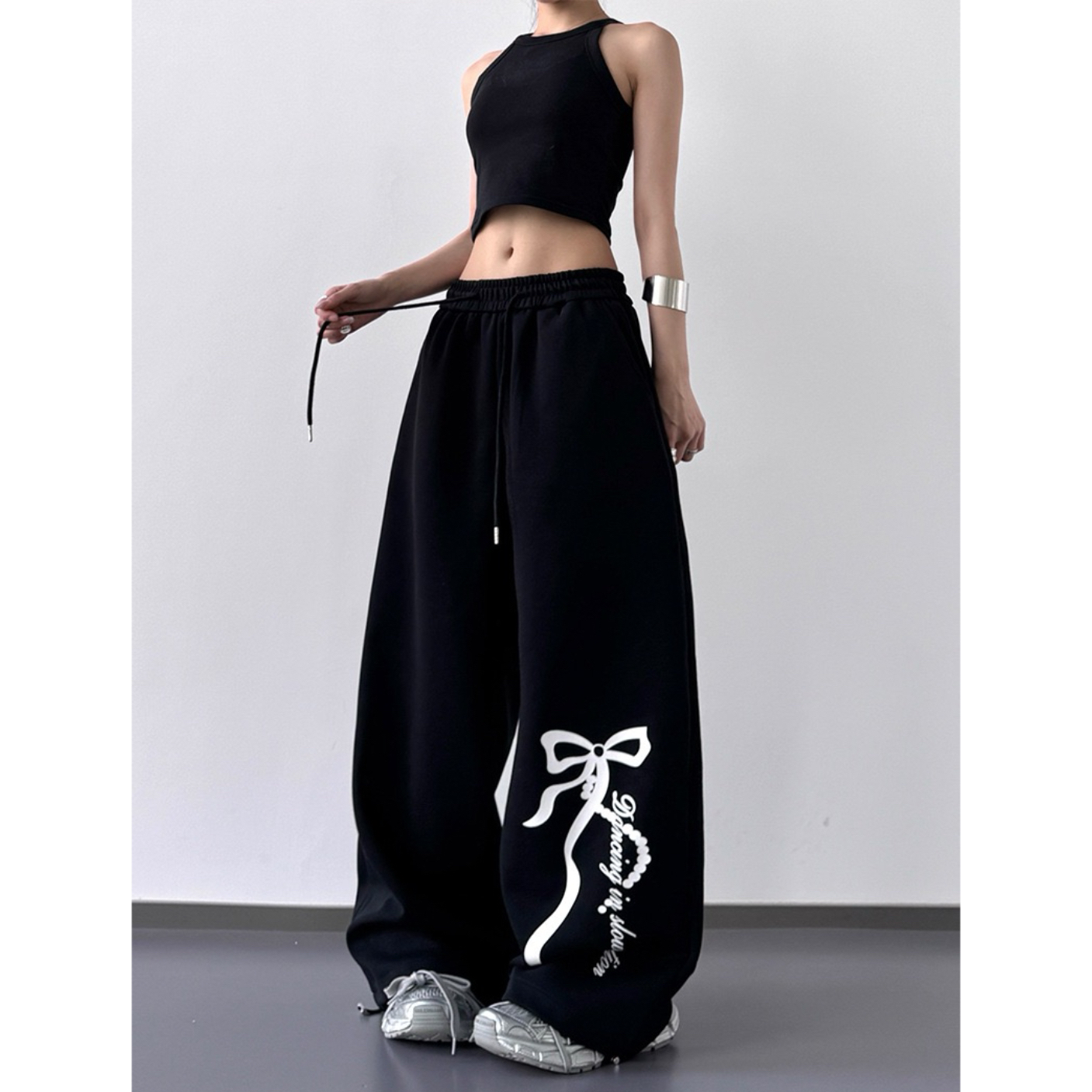 抽绳高腰休闲宽松直筒长裤2025新款印花蝴蝶黑色运动束脚卫裤子潮