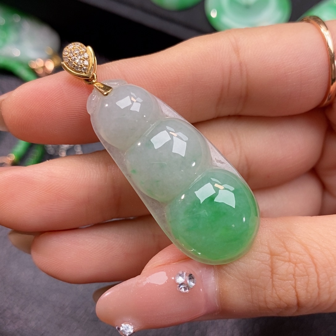 翡翠颈饰18K金镶嵌翡翠