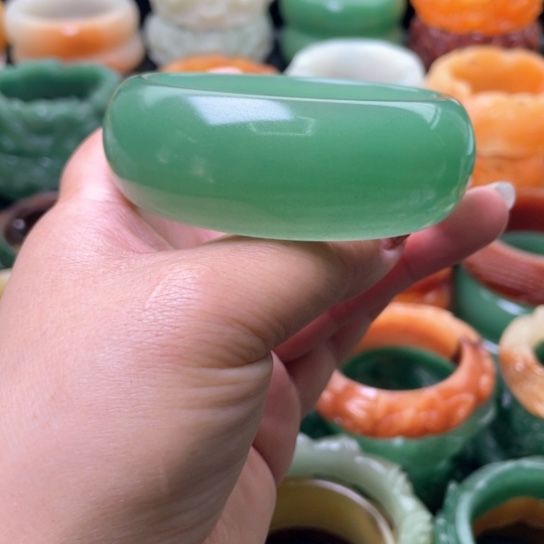 【闪购商品】石英质玉手镯未镶嵌