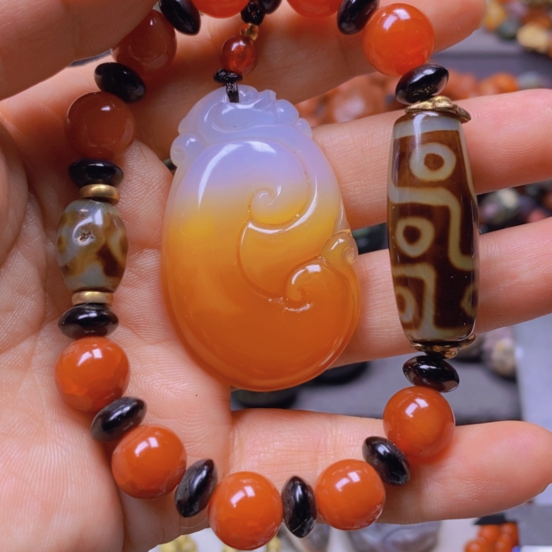 合金颈饰玛瑙/玉髓无*