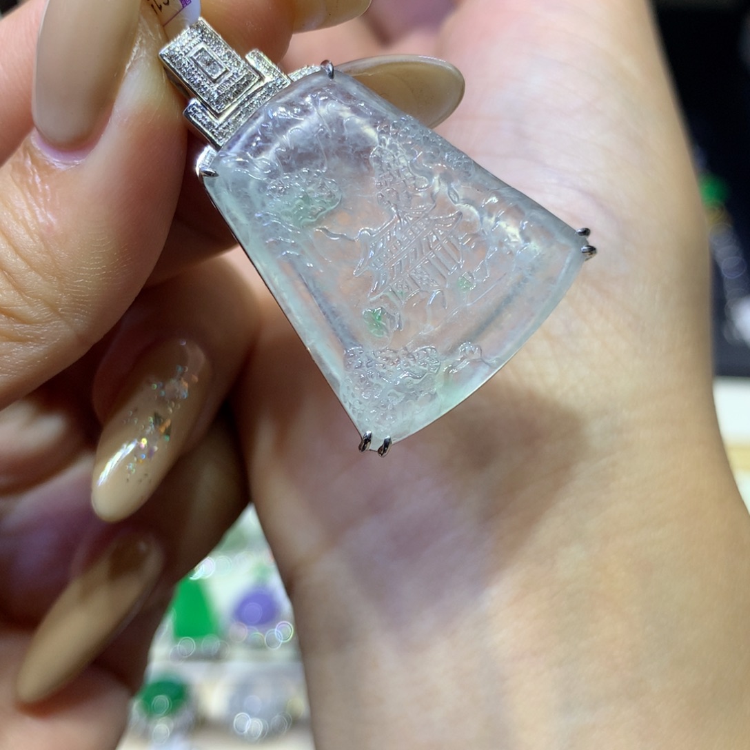 翡翠18K金镶嵌颈饰